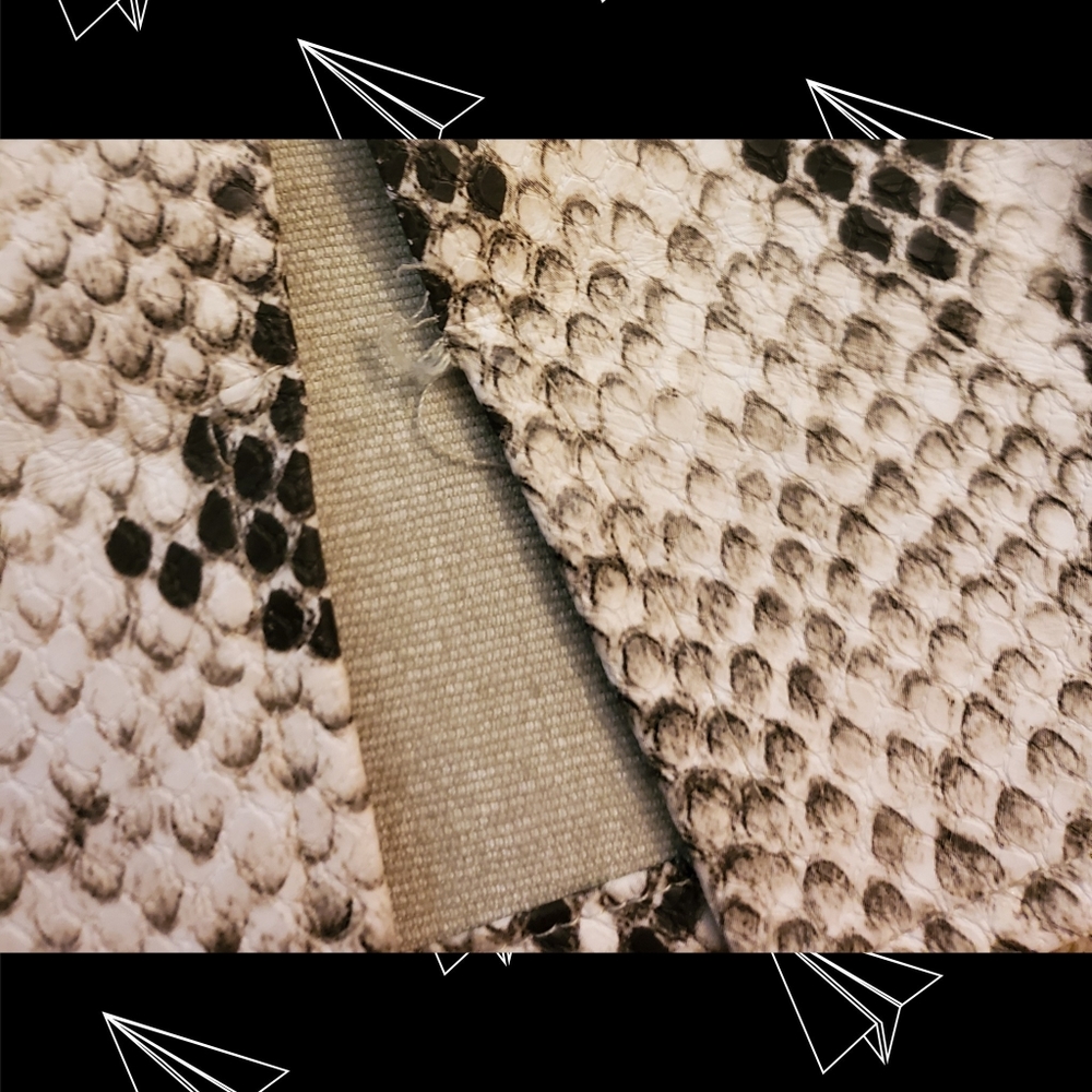 Mini form fitting snake pattern skirt - Picture 2 of 2
